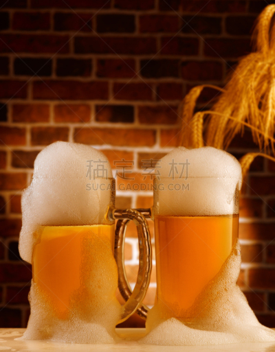 马克杯,啤酒瓶,垂直画幅,洞,台式锯床,无人,巴华利街,巨大的,含酒精饮料,特写