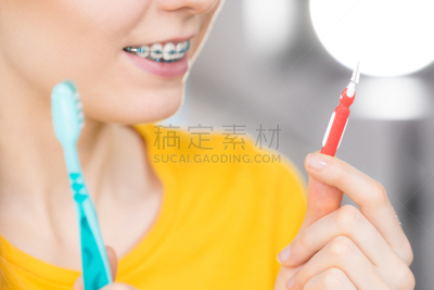 吊带,女人,水平画幅,特写,青年人,牙间隙牙刷,白色,人的嘴,波兰