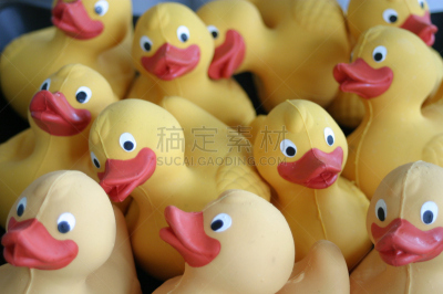 橡胶,两个物体,橡皮鸭子,红色,动物嘴,水平画幅,人的脸部,黄色,儿童