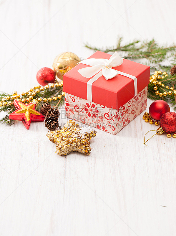 礼物,白色,垂直画幅,球,留白,新的,传统,装饰物,圣诞树
