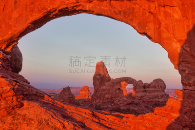 炮塔拱,看,拉凡他那石拱,南窗岩,登山靴,摩押,红岩石,天空,水平画幅,夏天