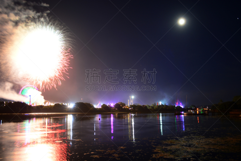 放焰火,怀特岛音乐节,水,天空,留白,夜晚,月亮,在边上,曙暮光,夏天