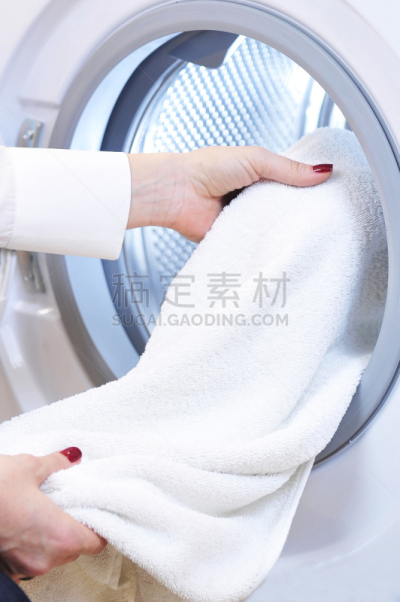 女人,洗衣机,手,垂直画幅,圆形,衣服,家庭生活,拿着,机器,家务