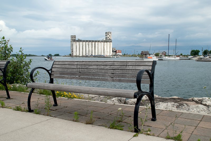 Bench in the port