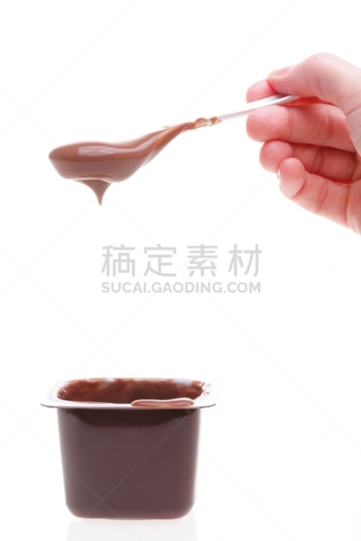 巧克力慕斯,分离着色,垂直画幅,饮食,奶制品,茶匙,奶油,背景分离,慕司,白人