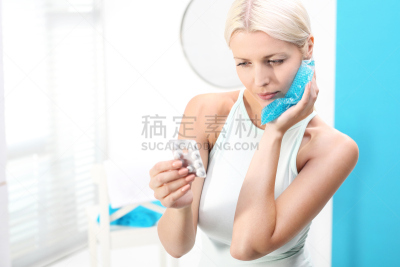 药,披肩,女人,住宅房间,浴室,水平画幅,健康保健,胶囊,炎症