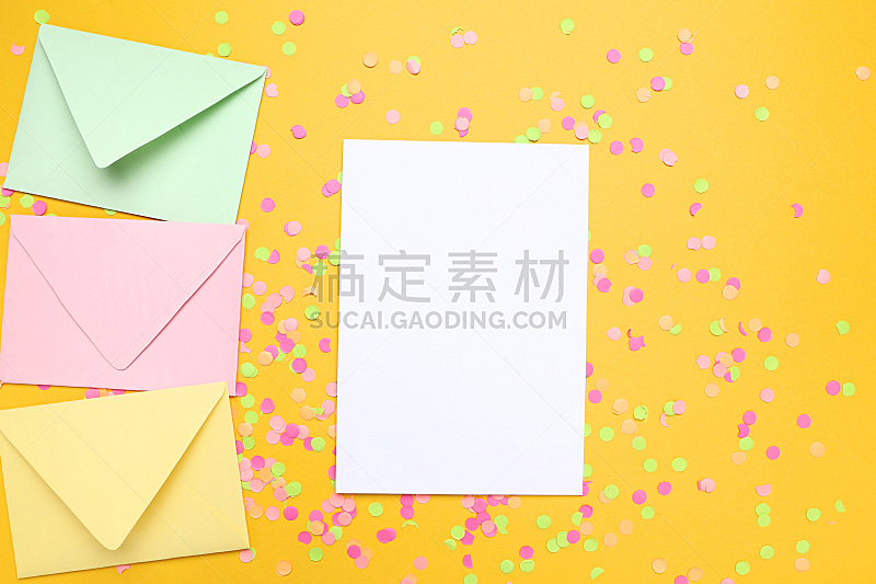信封,纸,五彩纸屑,空白的,多色的,黄色背景,商务,请柬,贺卡,空的