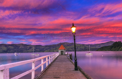 akaroa,日光,码头,桨叉架船,新西兰南岛,新西兰,天空,水平画幅,山,无人