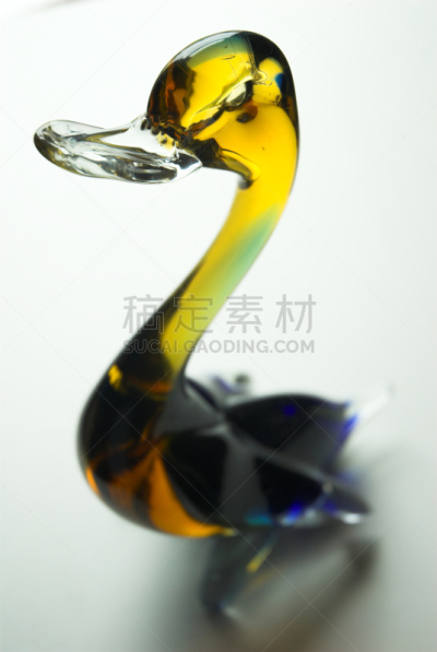 装饰鸭,玻璃,白色背景,一个物体,垂直画幅,图像,无人,图像聚焦技术,新奇玩意,选择对焦