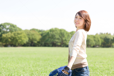 传球游戏,日本人,女人,棒球手套,捕手手套,棒球,运动手套,公园,水平画幅,进行中