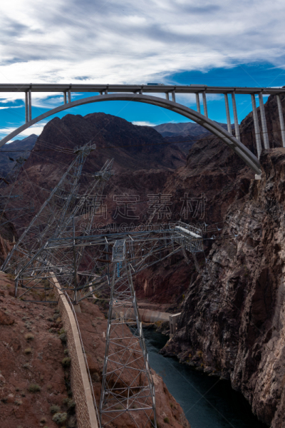 The Mike O'Callaghan–Pat Tillman Memorial Bridge, overlooking the Hoover Dam between Nevada and Arizona, is among the tallest buildings in the united states. It is an Arch bridge that connects the two sides of the Colorado River, or Arizona with Nevada. i