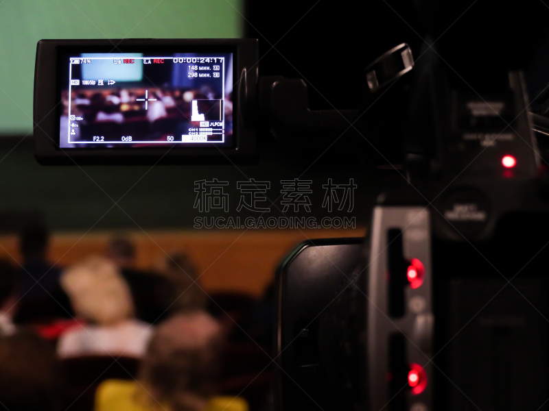 录像,流行音乐会,录像机,背景虚化,前景聚焦,电影摄影师,电视记者,电影制片厂,电影摄像机,玩具屋