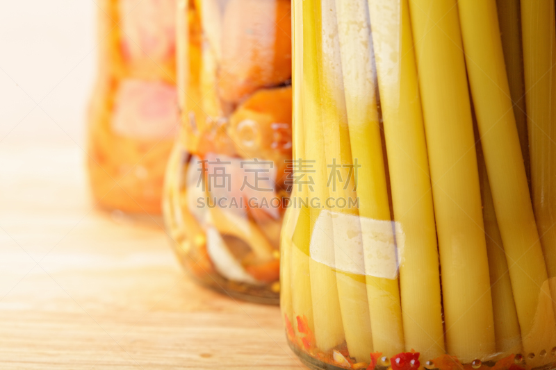 罐头,成一排,胡萝卜,水平画幅,素食,无人,玻璃,特写,食用菌,蔬菜