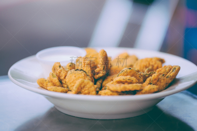 裹面包屑,莳萝泡菜,水平画幅,盐渍食品,无人,开胃品,平视角,膳食,户外,特写