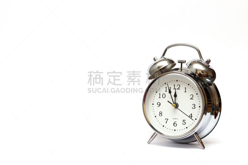 闹钟,白色背景,12点整,一个物体,背景分离,数字12,午夜,倒计时,复古风格,古典式