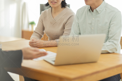 男商人,中老年伴侣,仅日本人,技术,金融顾问,日本人,股市和交易所,半身像,房地产,忠告