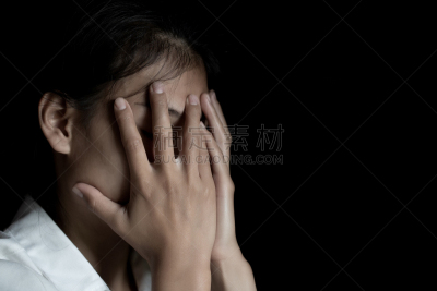 女人,凹陷地形,压力,暴力,绳子,停止手势,惊骇,性暴力,残酷的,恐怖