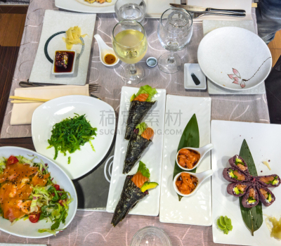 平铺,日本,中国食品,米,餐具,稻,三文鱼,沙拉,生鱼片寿司,牛肉