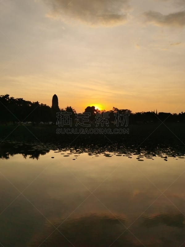 Ayutthaya​ view​ by​ Wat​ Mahathat​ during​sunset