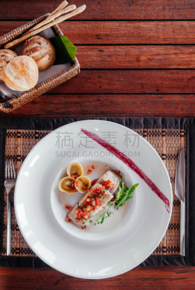 格子烤肉,意大利饺子,肉片,意大利面,黑鲈,辣酱,蔬菜,牛排,热,菠菜