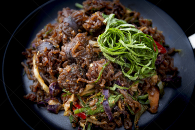 朝鲜半岛,香肠,韩国食物,烟熏食品,酱汁,绿辣椒,猪,葱,自制的,乡村风格