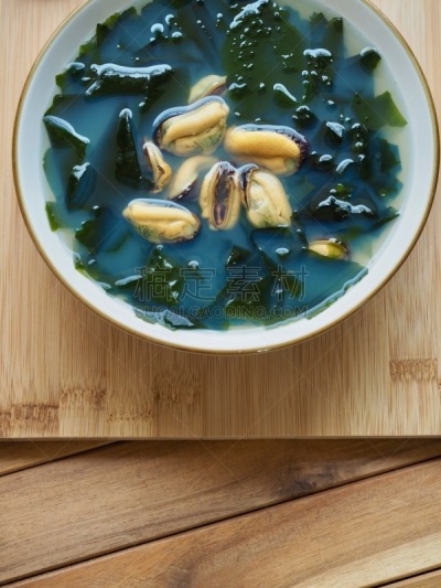 韩国食物,海草,贻贝,汤,焖菜,饮食产业,日本食品,东方食品,餐具,自制的