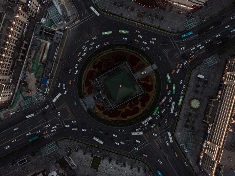 Drone Point View of Rush Hour Traffic and Bell Tower at Night / Xi’an, Shaanxi预览效果