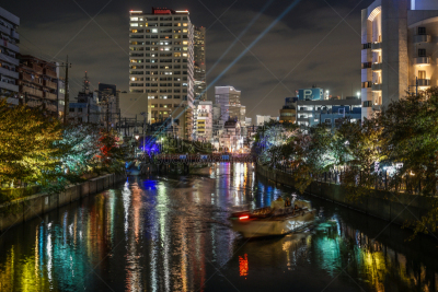 照明设备,河流,横滨,城市天际线,正下方视角,船,城市生活,城镇景观,观光船,公共建筑