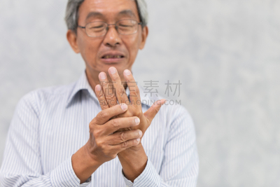 痛苦,扳机,手,手指,风湿性关节炎,老年人,健康保健,仅男人,泰国,面部表情