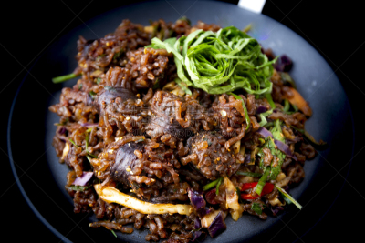 朝鲜半岛,香肠,韩国食物,烟熏食品,酱汁,绿辣椒,猪,葱,自制的,乡村风格