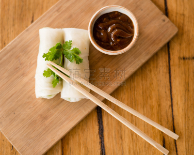 烧卖,馄饨,笋,中式小笼包,小甜面包,饺子,点心,海产,动物身体部位,饮料