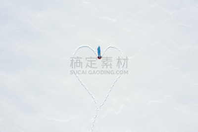 户外,冬天,异性恋,穿雪鞋走路运动,航拍视角,运动,浪漫,魁北克,无人机,阴影