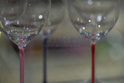 色彩鲜艳,喝醉的