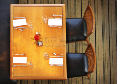 餐桌,餐位,餐馆,侍者总管,摆餐具,餐厅负责人,商务餐,侍者,高视角