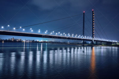Die Oberkasseler Brücke ist eine zwischen der Düsseldorfer Innenstadt und dem Stadtteil Oberkassel über den Rhein führende für den Straßen- und Stadtbahnverkehr ausgelegte Schrägseilbrücke.