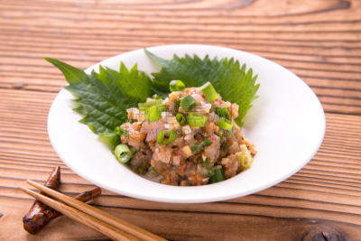 生姜,碎切刺身,海产,青葱刷,日本食品,日本青酒,酱油,图像,紫苏,葱