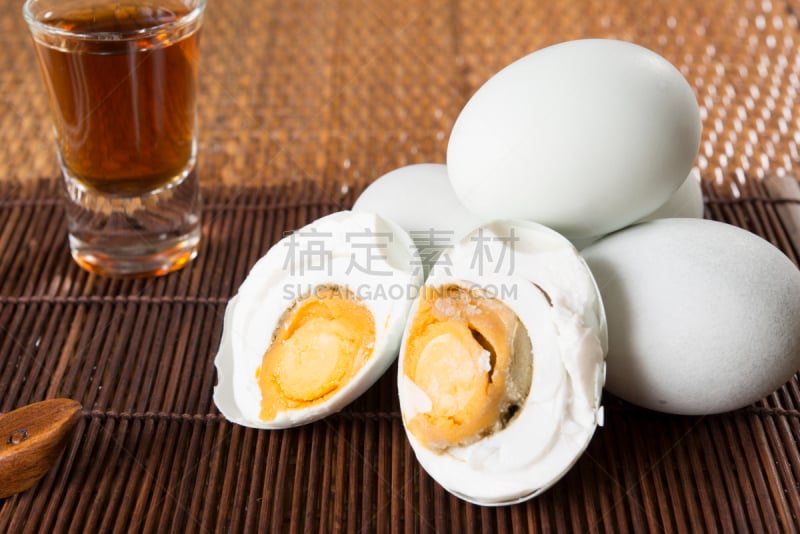 咸蛋,中国米酒,鸭蛋,餐垫,水平画幅,高视角,无人,特写,彩色图片,蛋黄