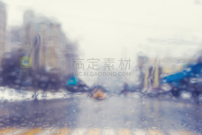 汽车,透过窗户往外看,十字路口,运动模糊,挡风玻璃,雨滴,人行横道,湿,沥青,交通