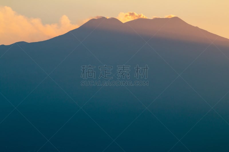 陶尔米纳,意大利,埃特纳火山,西西里,国际著名景点,著名自然景观,当地著名景点,云,黄昏,著名景点