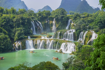 瀑布,卡斯基德山脉,栈桥码头,热带雨林,水,美,水平画幅,湿,旅行者,夏天