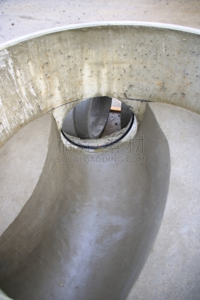 污水,高视角,阳光光束,摄像机拍摄角度,建筑材料,出料孔,垂直画幅,图像,矿井,采矿业