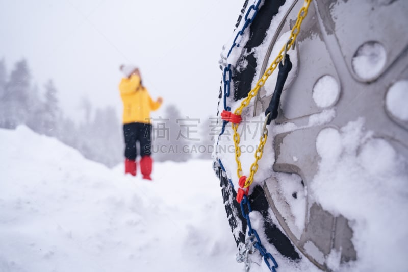 汽车,从在汽车上的角度拍摄,雪,汽车保险,仅一个女人,在活动中,周末活动,在之间,驾车,诉苦