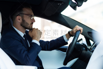 交通堵塞,男人,商务,汽车内部,汽车,仅男人,一个人,正装,仅一个男人,窗户
