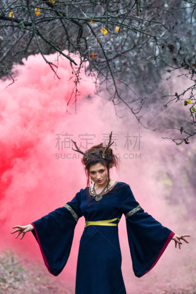 女巫,森林,舞蹈,垂直画幅,乌克兰,雾,图像,仙女服,魔术师