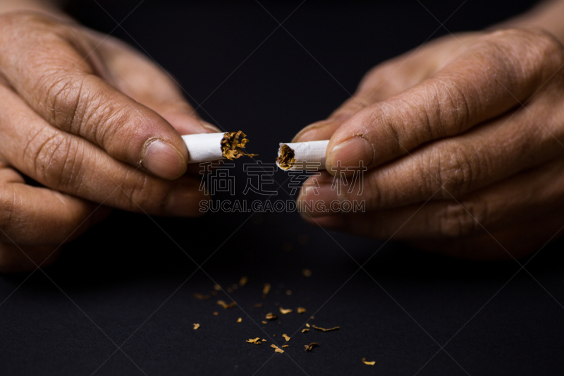 女人,手,香烟,浪漫,羊毛帽,中老年人,健康保健,部分,癌症,一个人
