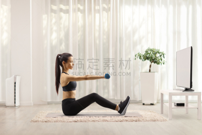 青年女人,哑铃,前面,电视机,练习室,运动,窗帘,有氧运动法,锻炼,坐
