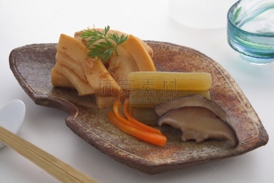 炖品,日本食品,蔬菜,春天,煮物,蜂斗菜,三赛植物,御姐料理,日本木鱼,笋