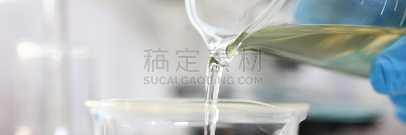 科学家,烧瓶,黄色,液体,青绿色,衣服,手套,生物燃料,有毒物质,倒