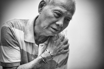 健康保健,肩,痛苦,人类肌肉,手,老年人,概念,穿衣服,男人,黑白图片