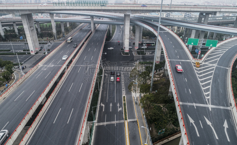 公路,城市,高架道路,航拍视角,多云,白昼,高视角,陆用车,十字路口,无人机